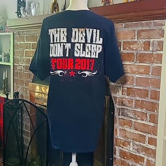 Brantley Gilbert concert unisex t-shirt 2017 Tour - Picture 2 of 5